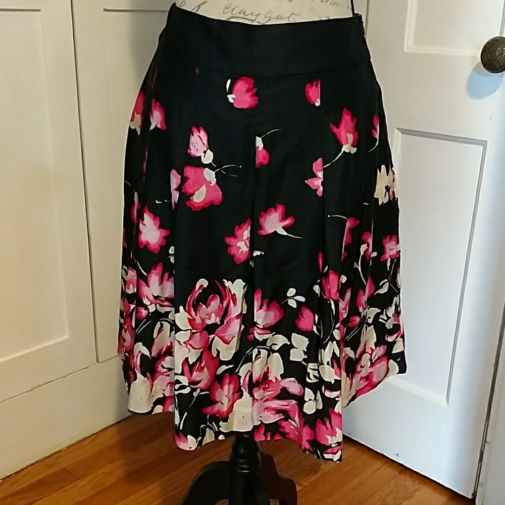🎀 George drop waist floral skirt. Sz 4